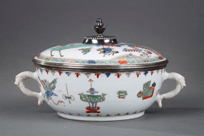Chinese Famille verte porcelain covered bowl with handles | MasterArt